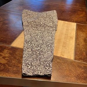 Cotton ankle length high rise summer pant.